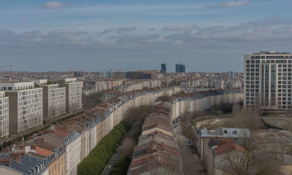 découvrez les villes à éviter pour investir en immobilier neuf avec la loi pinel. analyse des zones à risque pour protéger votre investissement et réussir votre achat locatif en 2024.