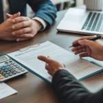 découvrez les avantages fiscaux de la donation en nue-propriété et comment optimiser votre transmission de patrimoine tout en réduisant les impôts.